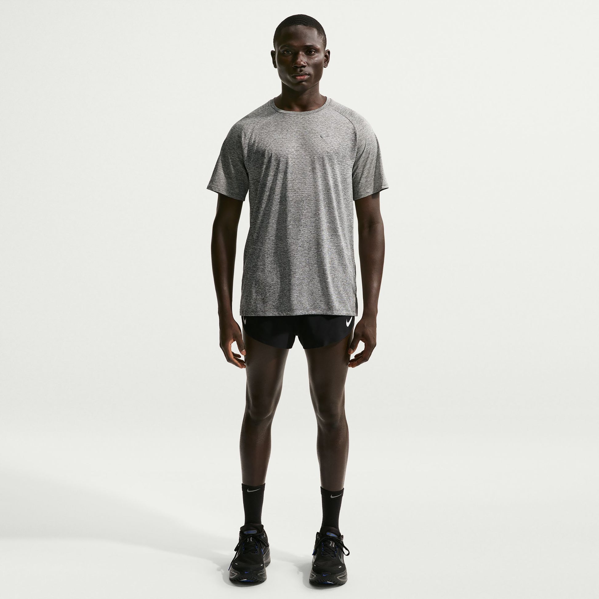 Nike Stride  Laufshirt Herren - grau, silber